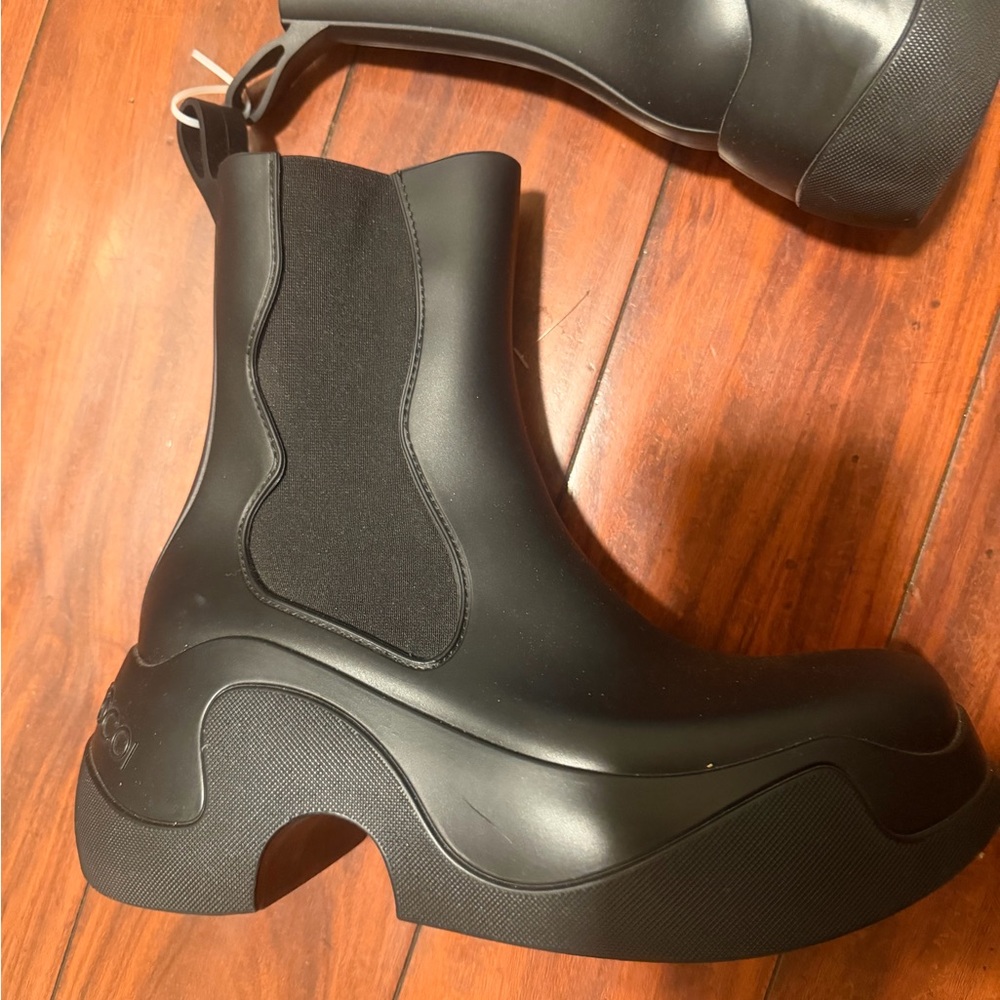 XOCOK Black Platform Chelsea Bootie - Picture 5 of 11
